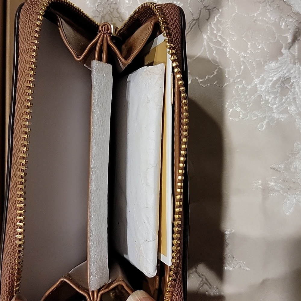 Michael Kors Jet set zip around card case in signature - Picture 4 of 4